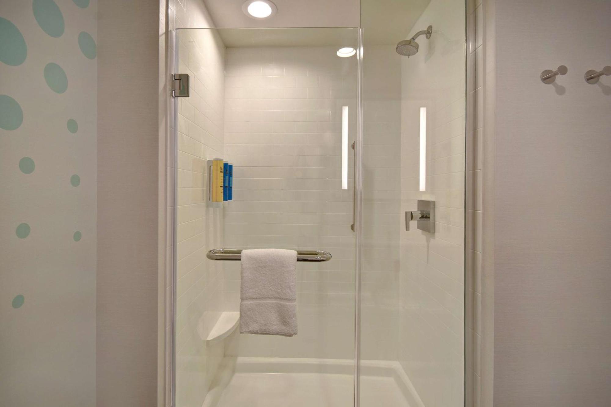 Tru By Hilton Concord, Nh Hotell Exteriör bild