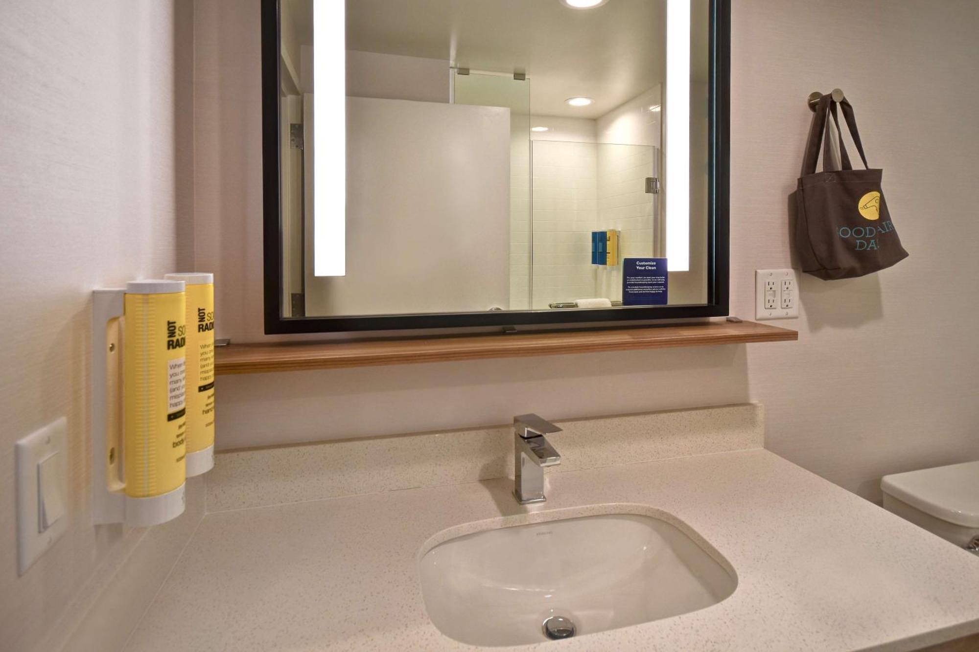 Tru By Hilton Concord, Nh Hotell Exteriör bild